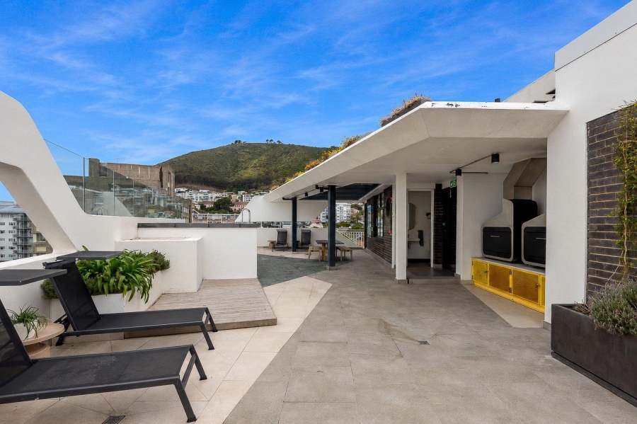 2 Bedroom Property for Sale in Sea Point Western Cape